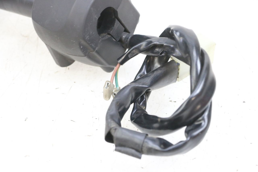 photo de RIGHT HANDLEBAR SWITCH YAMAHA X-MAX XMAX 125 (2010 - 2014) - Surface and material condition