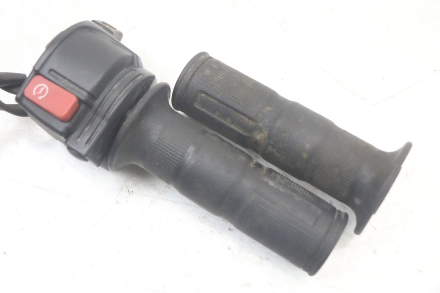 photo de RIGHT HANDLEBAR SWITCH YAMAHA AEROX 2T 50 (2013 - 2017)