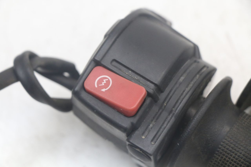 photo de RIGHT HANDLEBAR SWITCH YAMAHA AEROX 2T 50 (2013 - 2017)
