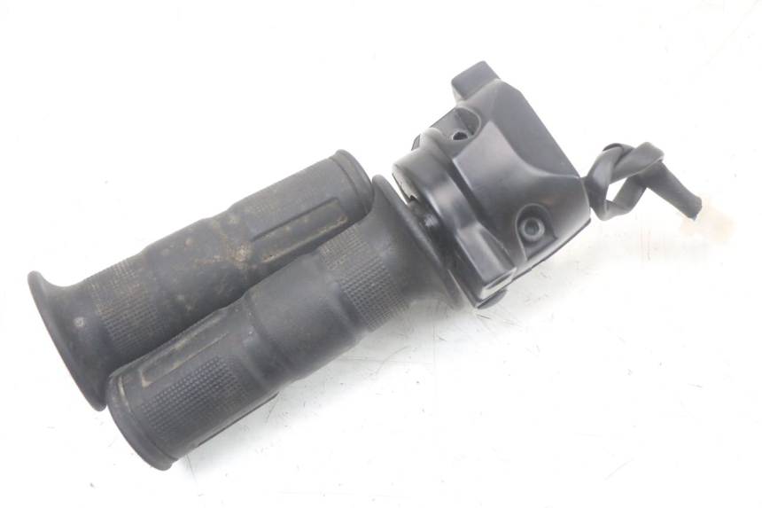 photo de RIGHT HANDLEBAR SWITCH YAMAHA AEROX 2T 50 (2013 - 2017)
