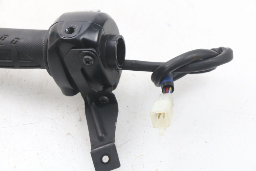 photo de RIGHT HANDLEBAR SWITCH YAMAHA BW'S BWS 125 (2010 - 2013)