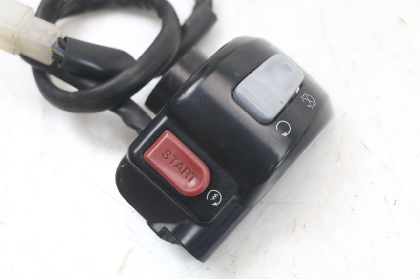 photo de RIGHT HANDLEBAR SWITCH YAMAHA BW'S BWS 125 (2010 - 2013)