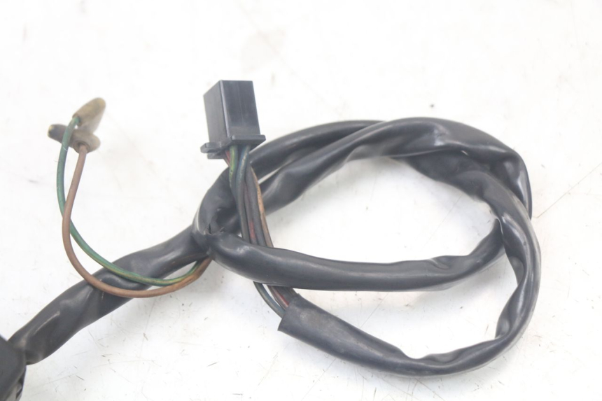 photo de RIGHT HANDLEBAR SWITCH YAMAHA FJ 3CX 1200 (1986 - 1996)