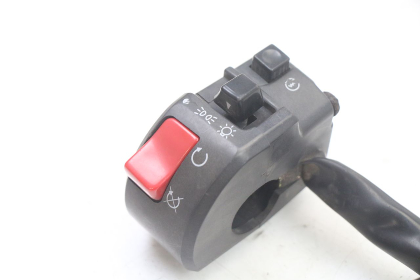 photo de RIGHT HANDLEBAR SWITCH YAMAHA FZS FAZER 600 (2001 - 2003)