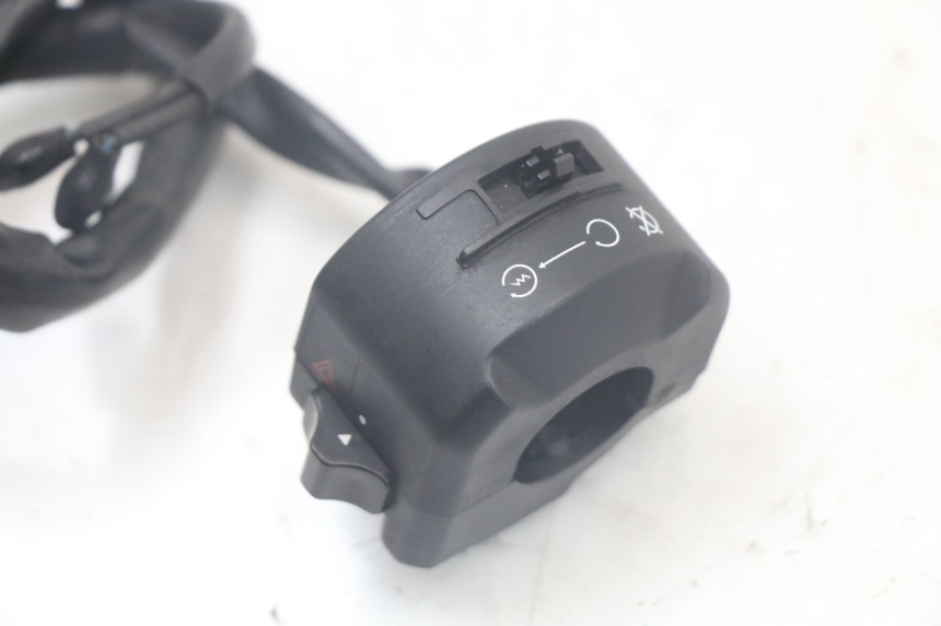 photo de RIGHT HANDLEBAR SWITCH YAMAHA MT-07 MT07 ABS 700 (2014 - 2017)