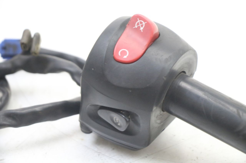 photo de RIGHT SWITCH YAMAHA XJ6 600 (2008 - 2016)