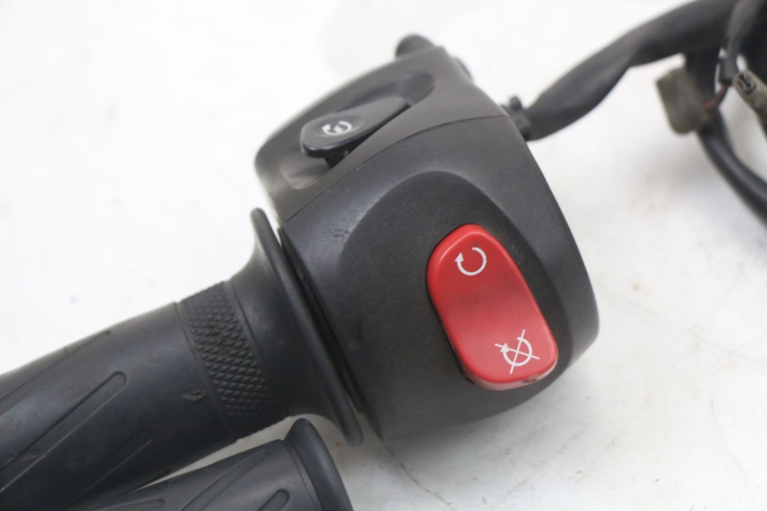 photo de RIGHT SWITCH YAMAHA XJ6 ABS 600 (2008 - 2016)