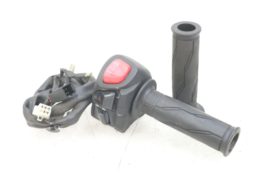 photo de RIGHT HANDLEBAR SWITCH YAMAHA XMAX X-MAX ABS 125 (2017 - 2020)