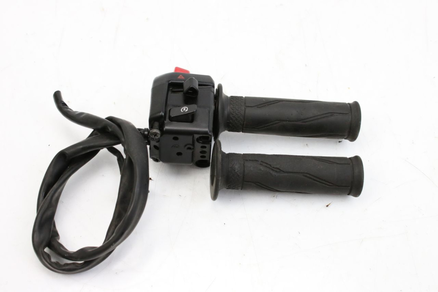 photo de RIGHT SWITCH YAMAHA XP T-MAX TMAX ABS 530 (2012 - 2015)