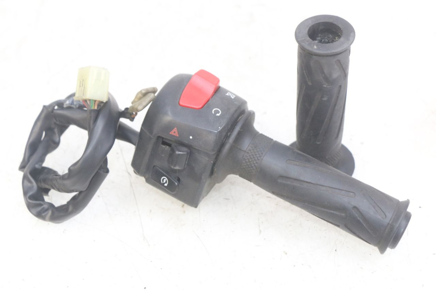 photo de RIGHT HANDLEBAR SWITCH YAMAHA YP MAJESTY 400 (2004 - 2008)