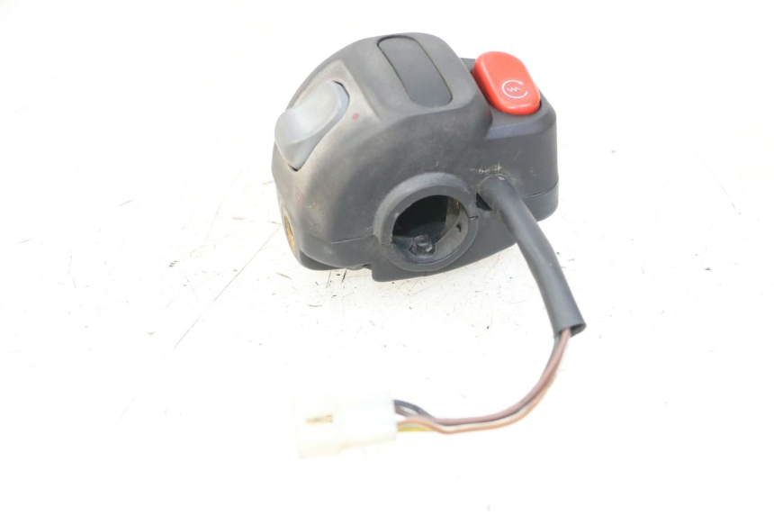 photo de RIGHT HANDLEBAR SWITCH YAMAHA YP MAJESTY 125 (2007 - 2010)