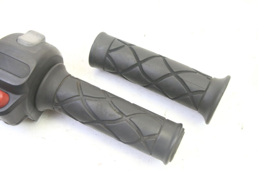 photo de RIGHT HANDLEBAR SWITCH YAMAHA YP MAJESTY 125 (2007 - 2010)