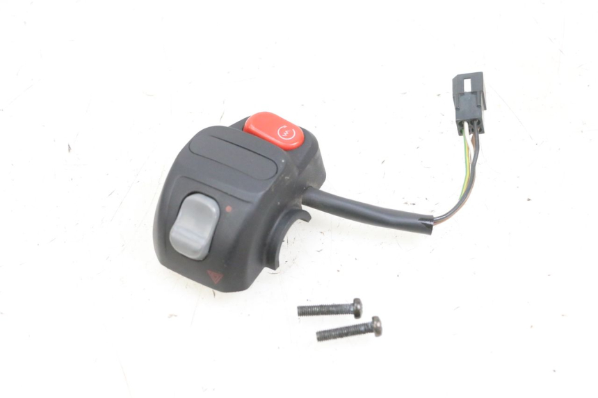 photo de RIGHT HANDLEBAR SWITCH YAMAHA YP MAJESTY 125 (2002 - 2006) - Component detail