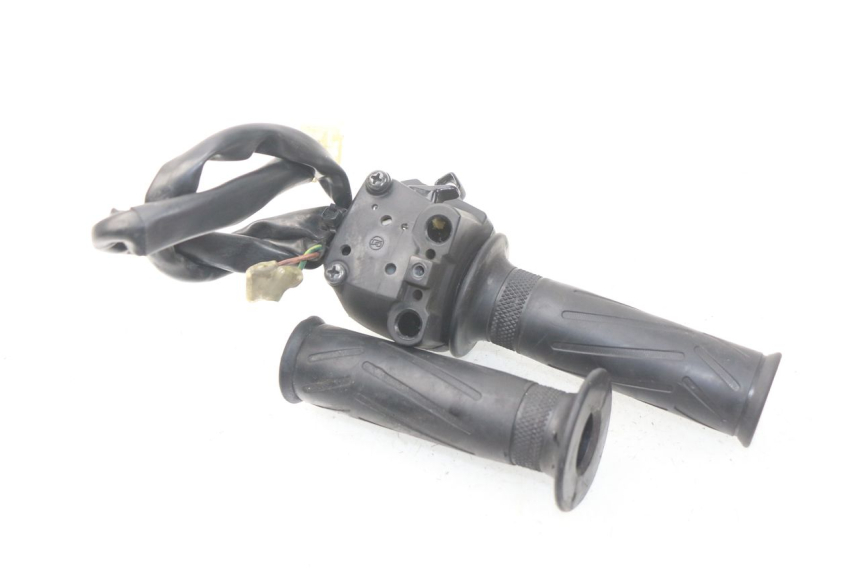 photo de RIGHT SWITCH YAMAHA YP X-MAX XMAX 400 (2014 - 2017)