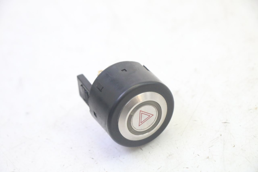 photo de HAZARD SWITCH ADIVA AD3 300 (2014 - 2020)