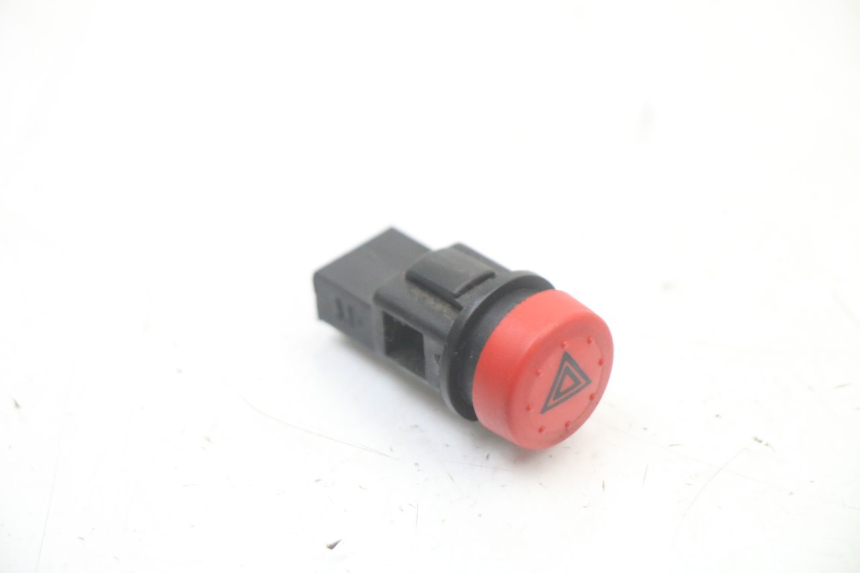 photo de HAZARD SWITCH PIAGGIO MP3 500 (2014 - 2016)