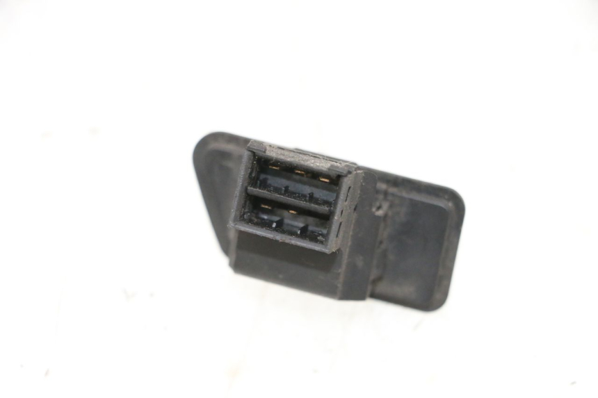 photo de TURN SIGNAL SWITCH YAMAHA XMAX X-MAX 125 (2006 - 2009) - Zoom on usage condition