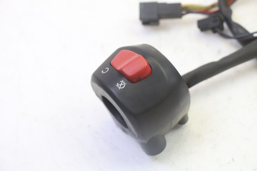 photo de LEFT HANDLEBAR SWITCH SUZUKI BURGMAN 125 (2007 - 2014)