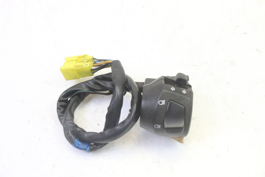 photo de LEFT HANDLEBAR SWITCH SUZUKI BURGMAN 125 (2007 - 2014)