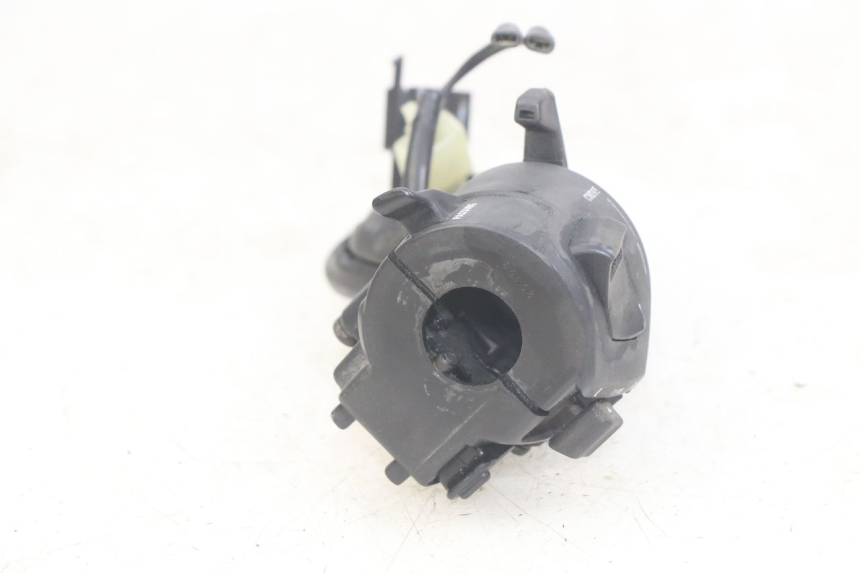 photo de LEFT HANDLEBAR SWITCH HONDA CBR F SC25 1000 (1989 - 1992)