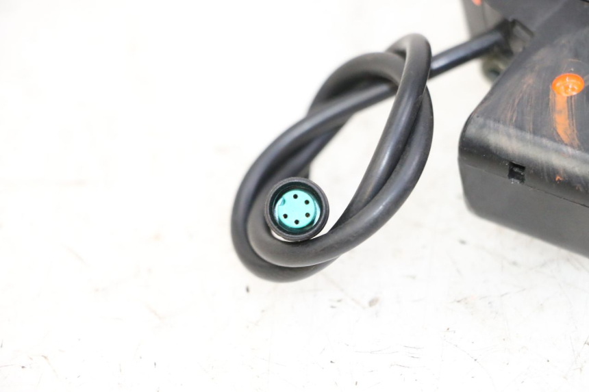photo de LEFT SWITCH URBANGLIDE E-CROSS PRO 1
