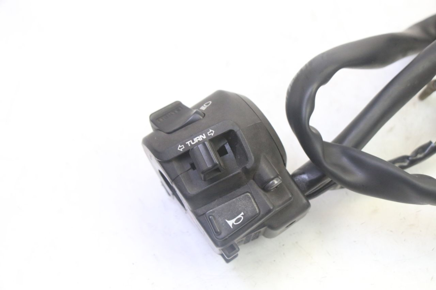 photo de LEFT HANDLEBAR SWITCH HONDA FES S-WING SWING ABS 125 (2007 - 2015)