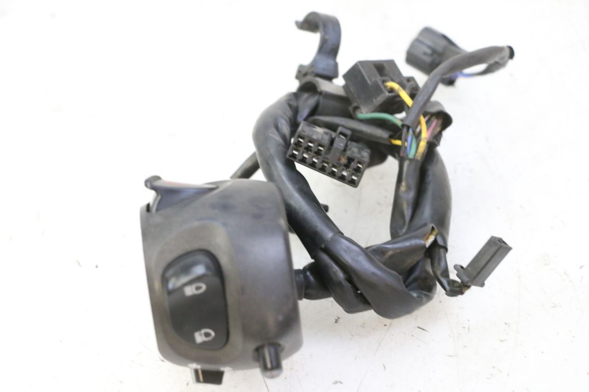 photo de LEFT SWITCH YAMAHA FZ6 N FAZER 600 (2004 - 2006) - Alternative perspective
