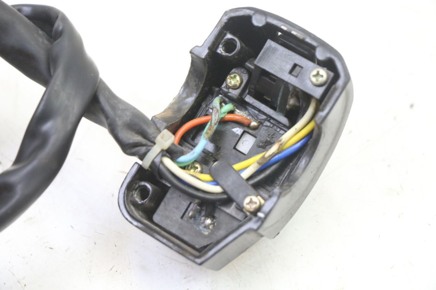 photo de LEFT HANDLEBAR SWITCH PEUGEOT KISBEE 2T 50 (2010 - 2017)