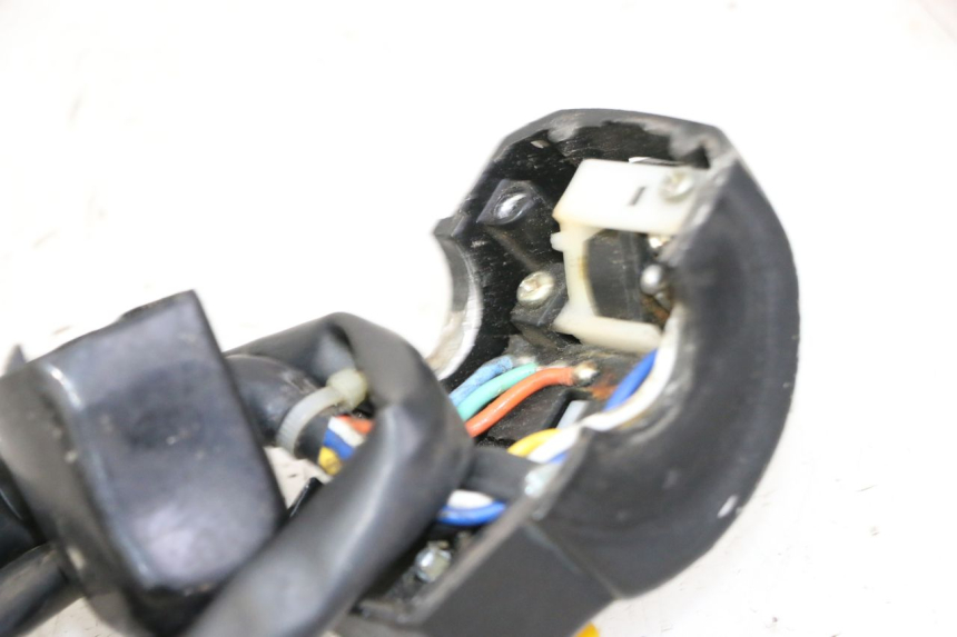 photo de LEFT HANDLEBAR SWITCH PEUGEOT KISBEE 2T 50 (2010 - 2017)