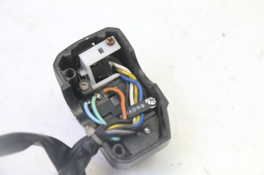 photo de LEFT HANDLEBAR SWITCH PEUGEOT KISBEE 2T 50 (2010 - 2017)