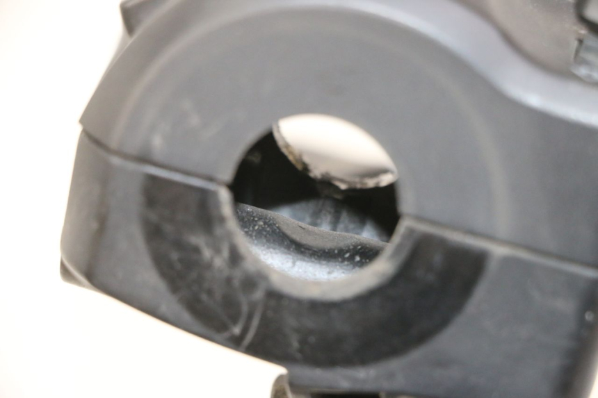 photo de LEFT HANDLEBAR SWITCH PEUGEOT KISBEE 4T 50 (2010 - 2017) - Zoom on usage condition