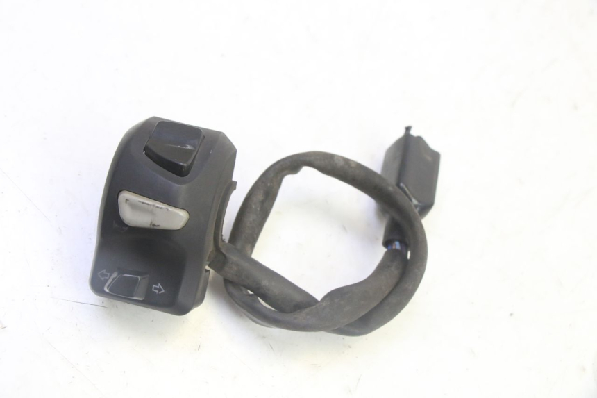 photo de LEFT HANDLEBAR SWITCH PEUGEOT KISBEE 4T 50 (2018 - 2022)