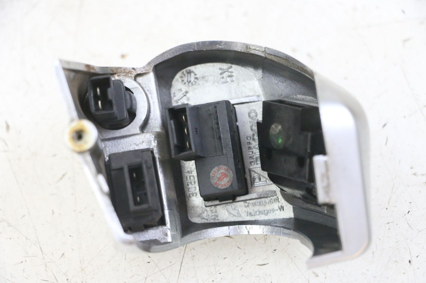 photo de LEFT HANDLEBAR SWITCH PIAGGIO MP3 LT 400 (2007 - 2012)
