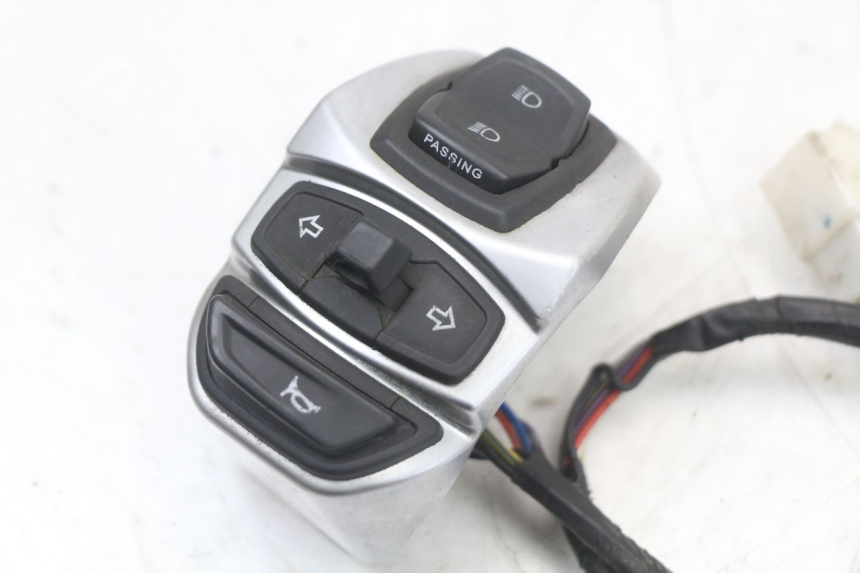 photo de LEFT SWITCH PEUGEOT DJANGO 125 (2014 - 2017)