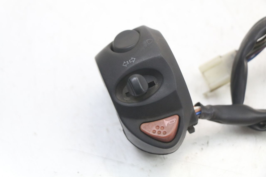 photo de LEFT HANDLEBAR SWITCH PEUGEOT SATELIS 125 (2010 - 2012)