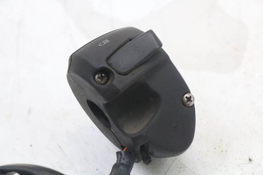 photo de LEFT HANDLEBAR SWITCH PEUGEOT SATELIS 125 (2010 - 2012)