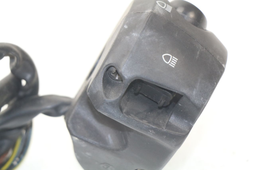 photo de LEFT HANDLEBAR SWITCH PEUGEOT SATELIS COMPRESSOR K15 125 (2006 - 2009)