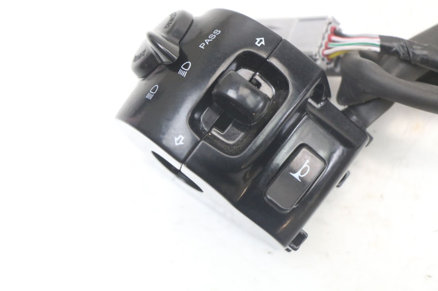 photo de LEFT SWITCH ROYAL ENFIELD CONTINENTAL GT 650 (2019 - 2024)