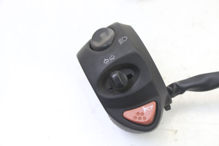 photo de LEFT SWITCH PEUGEOT SATELIS 125 (2013 - 2018)