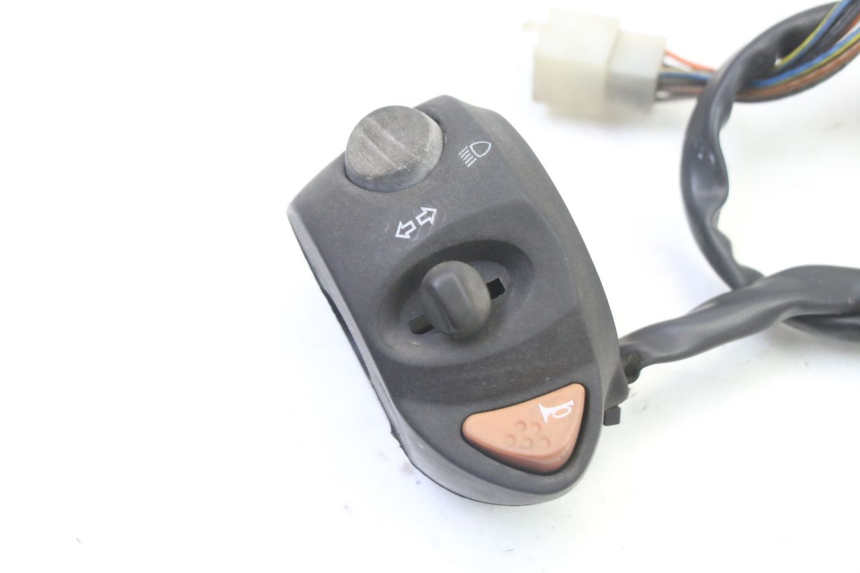 photo de LEFT SWITCH PEUGEOT SATELIS 250 (2006 - 2012)
