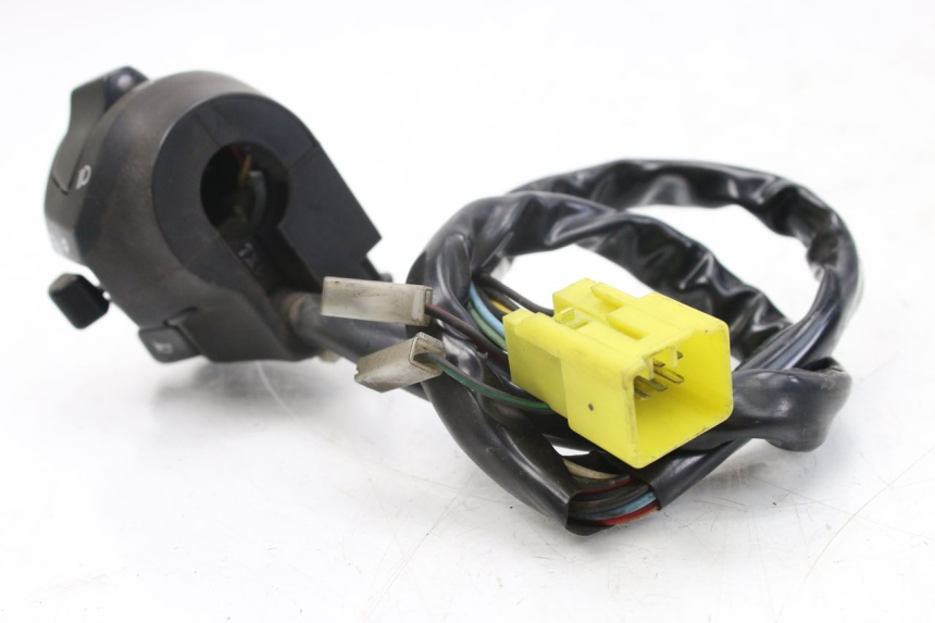 photo de LEFT HANDLEBAR SWITCH SUZUKI AN BURGMAN 400 (2006 - 2010)