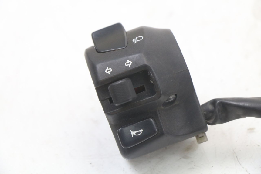 photo de LEFT HANDLEBAR SWITCH SUZUKI BURGMAN 125 (2007 - 2014)