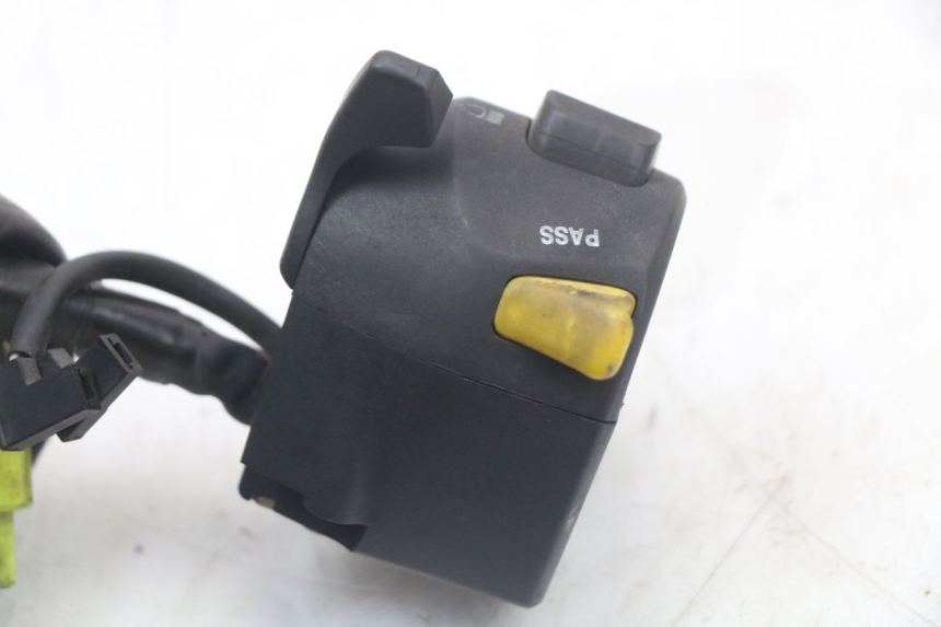 photo de LEFT SWITCH SUZUKI GS F 500 (2004 - 2007)