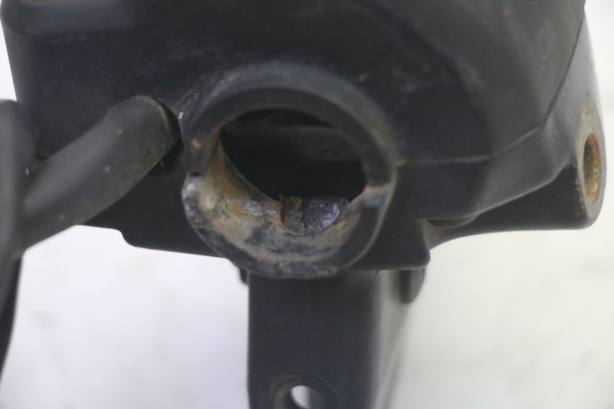 photo de LEFT SWITCH PEUGEOT VIVACITY 100 (1999 - 2008) - Fixing points details