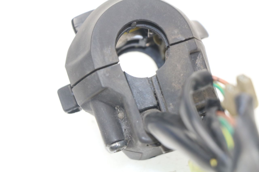 photo de LEFT SWITCH YAMAHA XMAX X-MAX ABS 125 (2014 - 2016) - Zoom on usage condition
