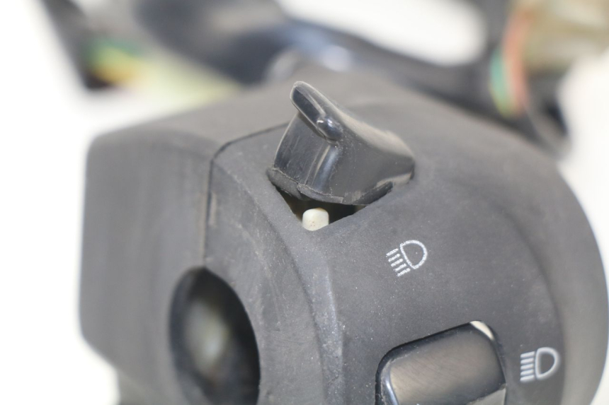 photo de LEFT SWITCH YAMAHA XMAX X-MAX ABS 125 (2014 - 2016) - Alternative perspective