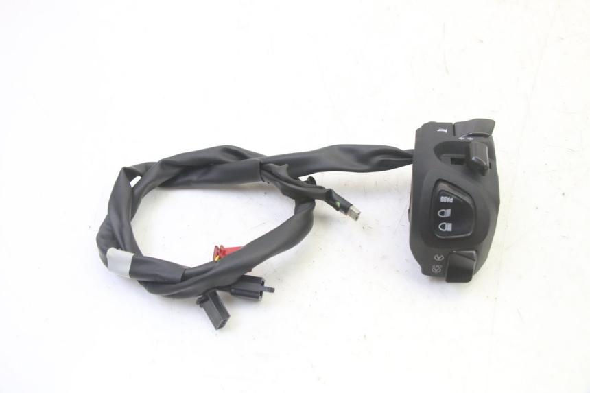 photo de LEFT SWITCH YAMAHA XMAX X-MAX 125 (2021 - 2025)