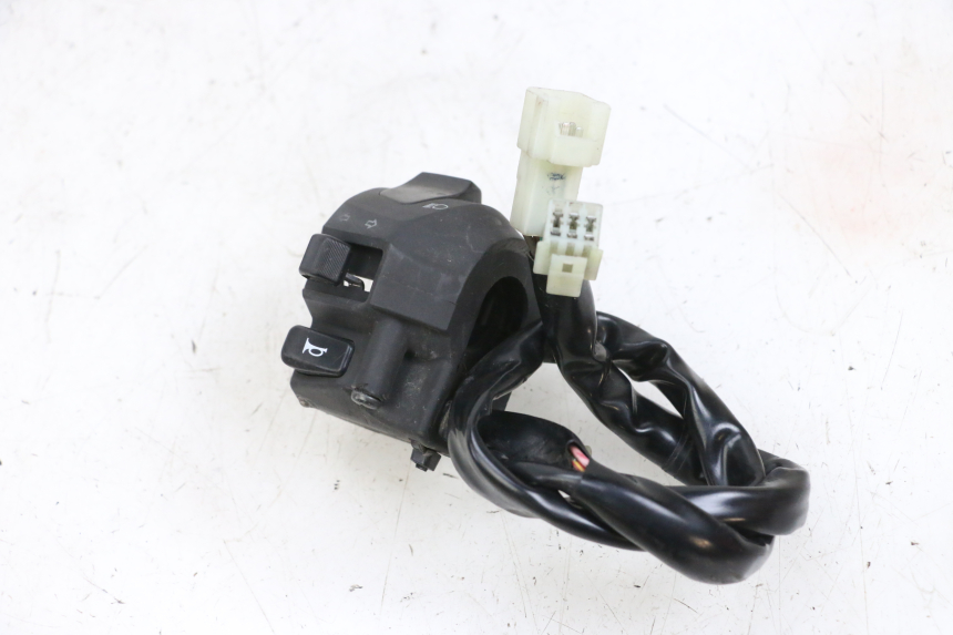 photo de LEFT HANDLEBAR SWITCH YAMAHA X-MAX XMAX 125 (2010 - 2014) - Technical close-up
