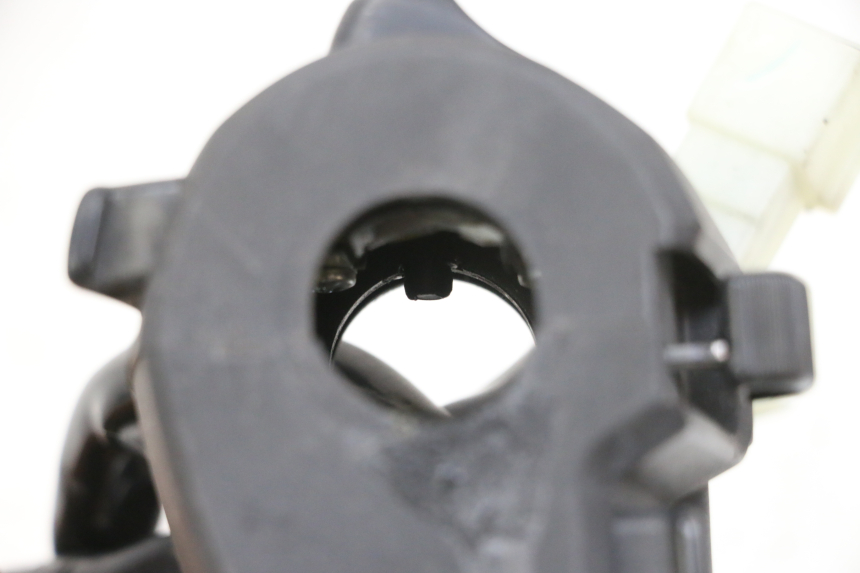 photo de LEFT HANDLEBAR SWITCH YAMAHA X-MAX XMAX 125 (2010 - 2014) - Fixing points details