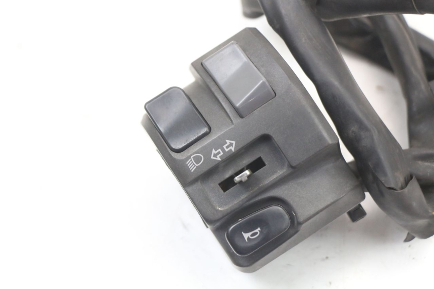 photo de LEFT HANDLEBAR SWITCH YAMAHA FJR ABS 1300 (2006 - 2012)